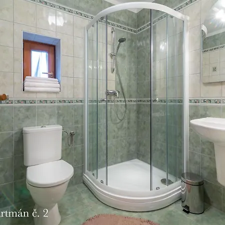 Nad Starym Sklepem V Pavlove Hotel apartamentowy